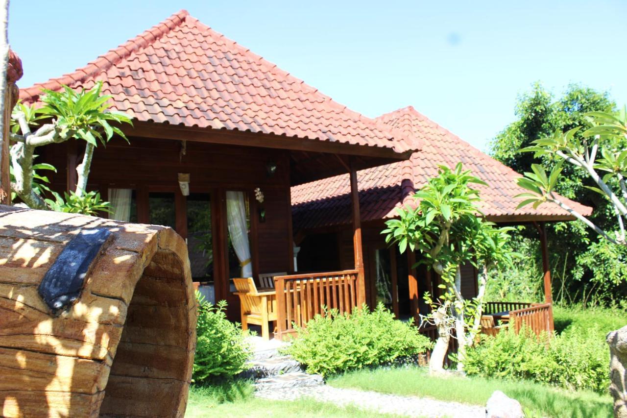 Bamboo Bungalow Jungle View Batununggul Buitenkant foto